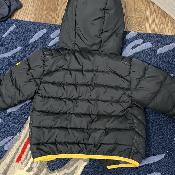 Great condition babyGap Batman puffer coat in size 18 to 24 months - Picture 5 of 5
